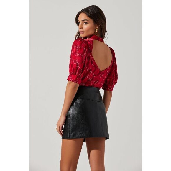 ASTR the Label FLORAL MOCK NECK COWL DRAPE TOP in Red Floral, XS - Picture 4 of 4